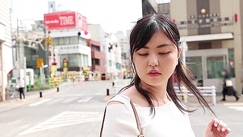 元グラビアアイドルの素人妻が登場！性欲旺盛のエッチな三十路奥さんをハメ倒す